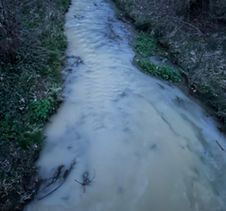 Photographie du ruisseau “La Mère”, prise le 1er avril 2025 à 20h24 suite au pompage du projet “Îlosens”